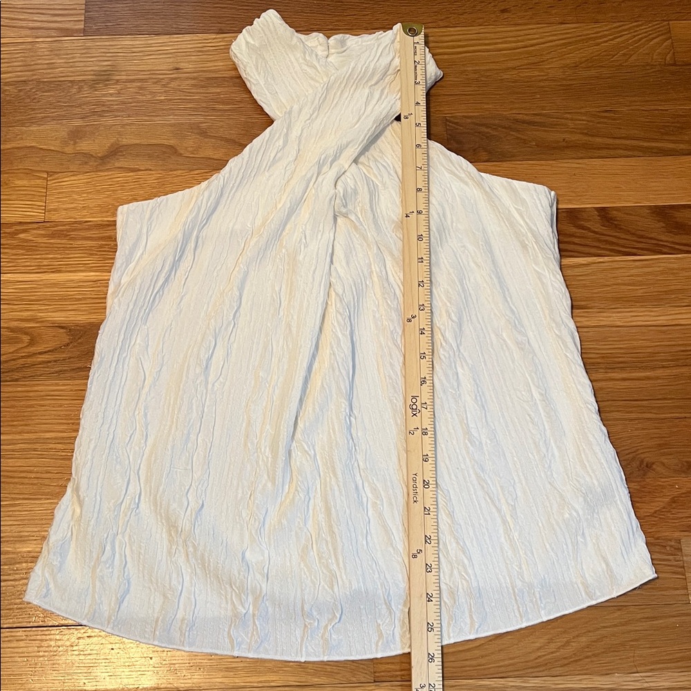 Chiquease Solid Criss Cross Halter
Blouse size large - Picture 4 of 9